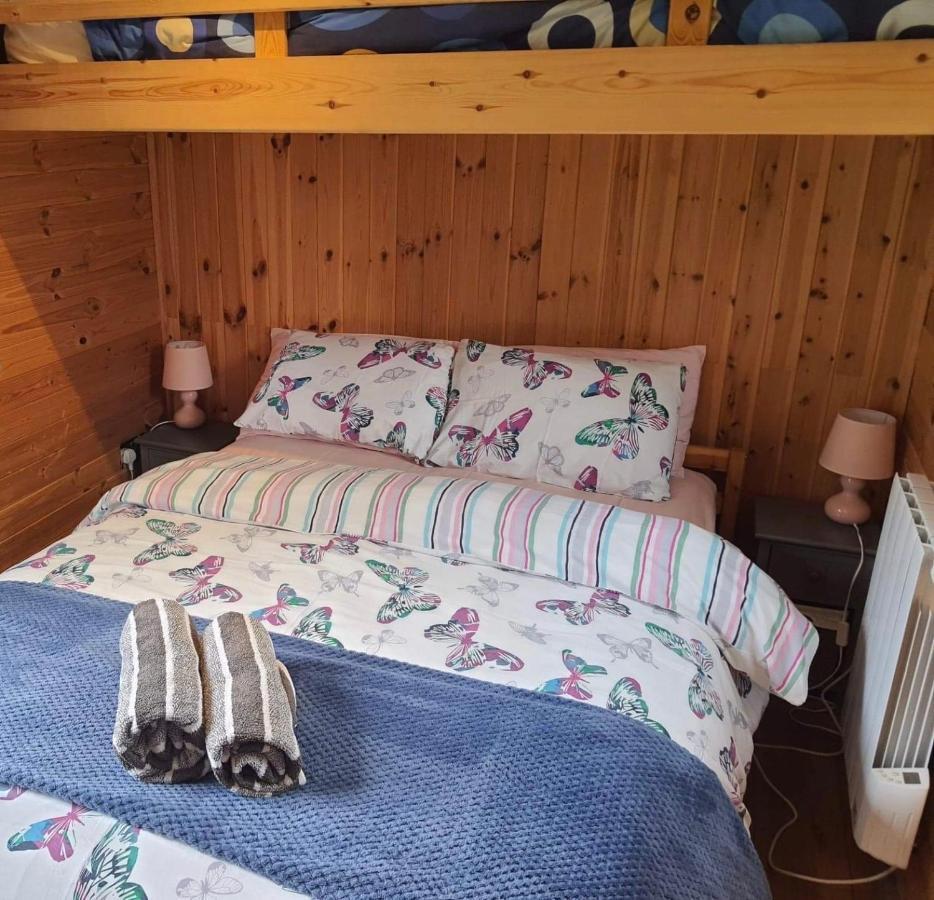 Unique Sheperds Hut Private Hot Tub, Ensuite & Kitchenette Clodock Exteriör bild